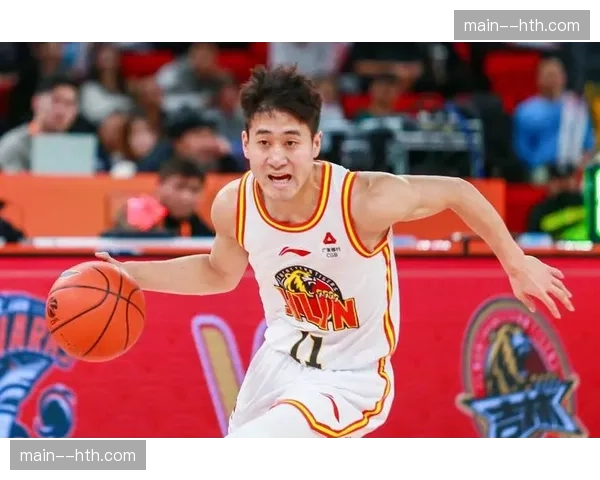 吉林姜伟泽无球跑动体系 借掩护创造三分出手空间